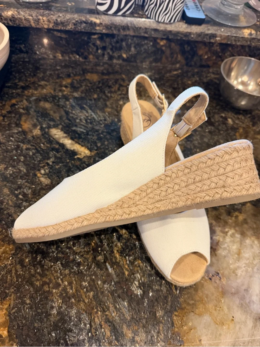 NWOT White Mountain Cream Slingback Peep-Toe Wedge Sandals